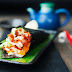 Temaki sushi với thịt cua