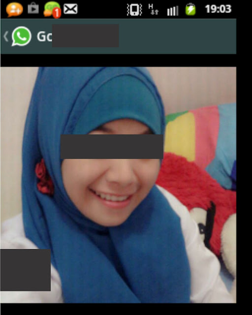 Mahasiswi Jilbab di Whatsapp