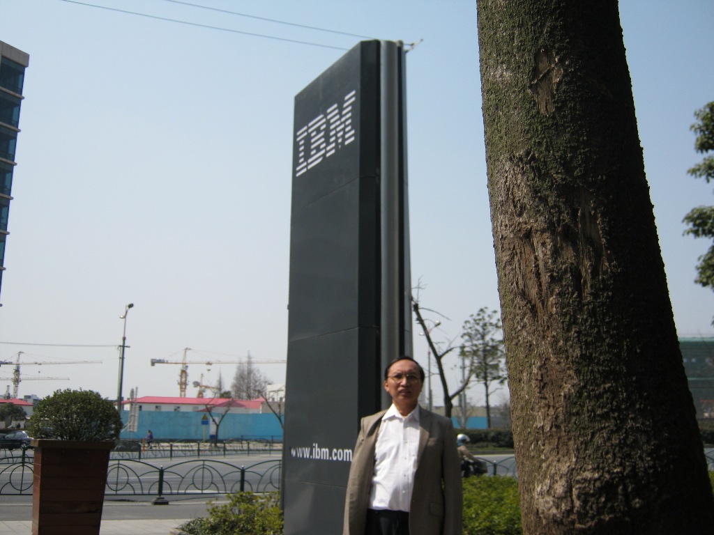 Dwika Sudrajat: Dwika in front of IBM office Shanghai - China