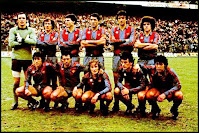 F. C. BARCELONA - Barcelona, España - Temporada 1981-82 - Artola, Sánchez, Manolo, Olmo, Alexanco y Zuviría; Víctor, Quini, Simonsen, Morán y Gerardo - CLUB ATLÉTICO DE MADRID 0 F. C. BARCELONA 1 (Zuviría) - 21/02/1982 - Liga de 1ª División, jornada 25 - Madrid, estadio Vicente Calderón