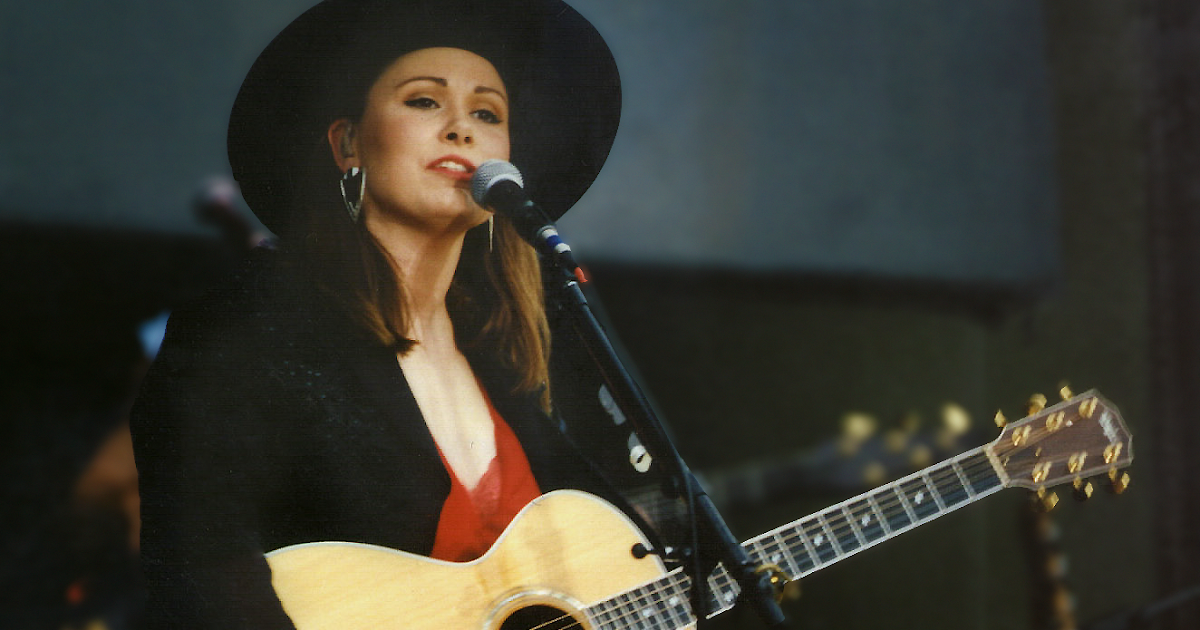 WRLTHD: Suzy Bogguss performing at the Grand Ole Opry