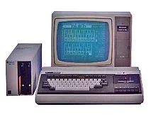 El SPC-1000 fue el primer ordenador personal de Samsung. Se puso a la venta en 1982 y empleaba casetes para guardar datos.