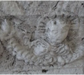 Decorația capitelului coloanei pătrate de la Adamclisi, din muzeu 