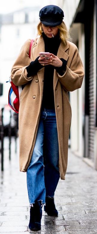 fall street style perefction / hat + nude coat + bag + top + boyfriend jeans + boots