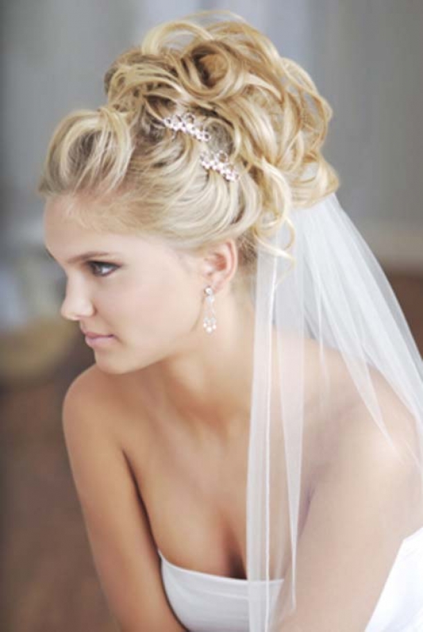 HAIRCUTS FOR MEDIUM LENGTH HAIR: CURLY WEDDING HAIRSTYLES CAN MAKE YOU BEAUTIFUL