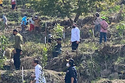 Presiden RI Joko Widodo Ajak Bupati FBT Tanam Pohon di Kawasan Danau Toba