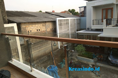 Railing Balkon Stainless Kaca Tempered Pesanan PT Cipta Bangun Selaras Proyek Grand Jagakarsa