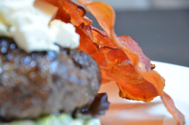 Griekse burger met homemade tzatziki en echte feta