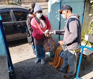 CRAS Meudon entrega doações da campanha de inverno