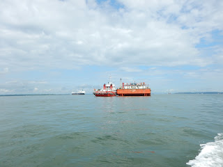 kapal tongkang teluk balikpapan