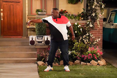 The Neighborhood Season 5 Image 15