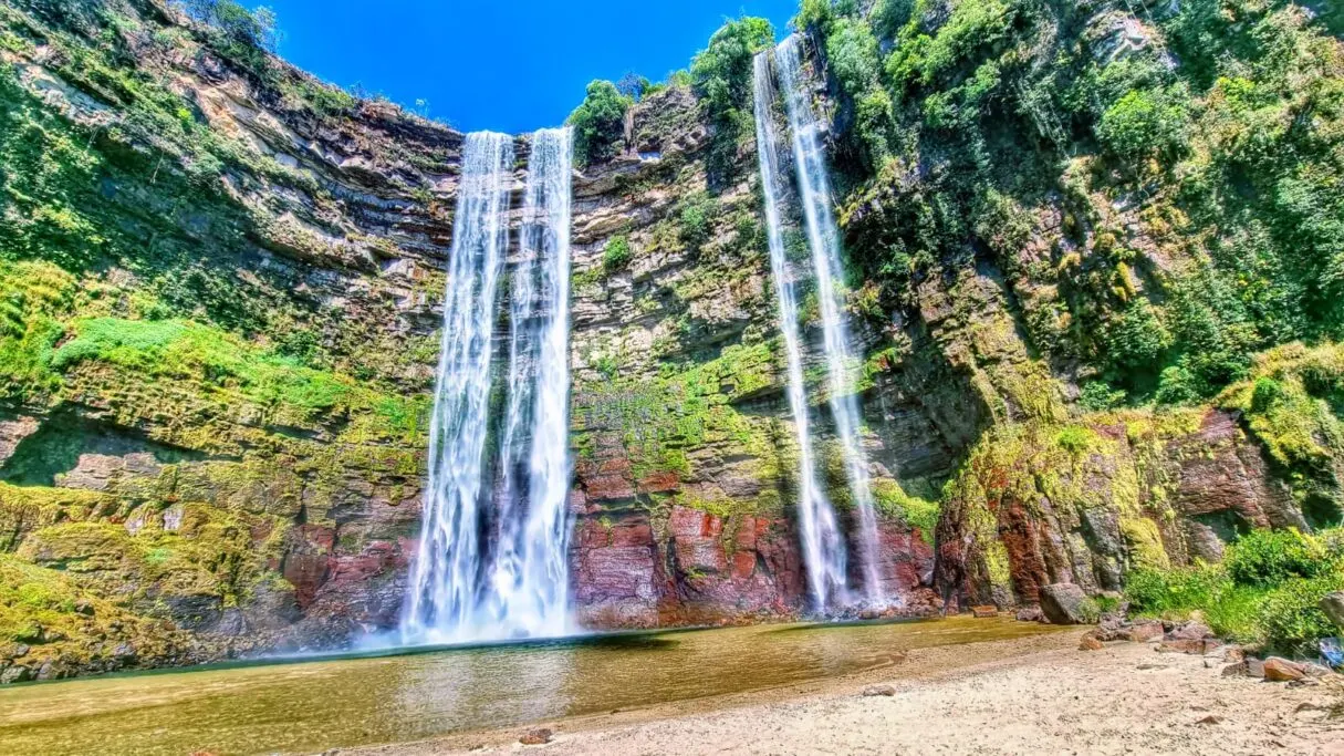 A região da Chapada das Emas possui belezas naturais como o Salto Paraguassu, em Baliza (Foto: Luciano Guimarães)