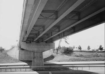 A hammerhead pier supports 