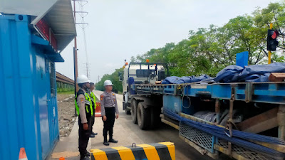 Jamin Keamanan di PT Krakatau International Port Cilegon, Personel Ditpamobvit Lakukan Pengamanan