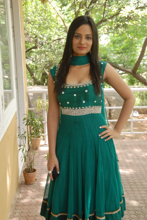 anuhya , anuhya spicy actress pics