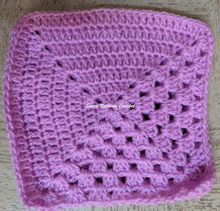 Sweet Nothings Crochet free crochet pattern blog, free crochet pattern for a split granny square, photo of detail of the square,