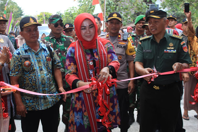 Pemotongan Pita Oleh Hj Sri Mulyani Bupati Klaten