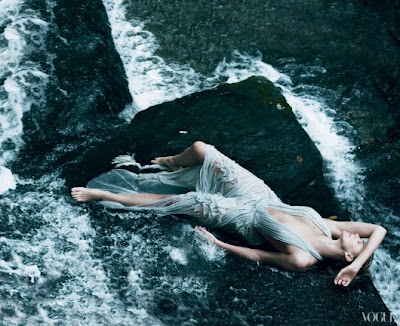 Charlize Theron For Fogue December 2011-3