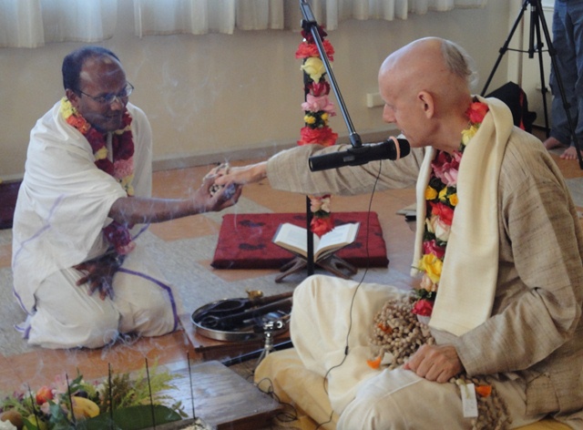 Sankarshan Das Giving Beads; New Name to Madhavananda Das