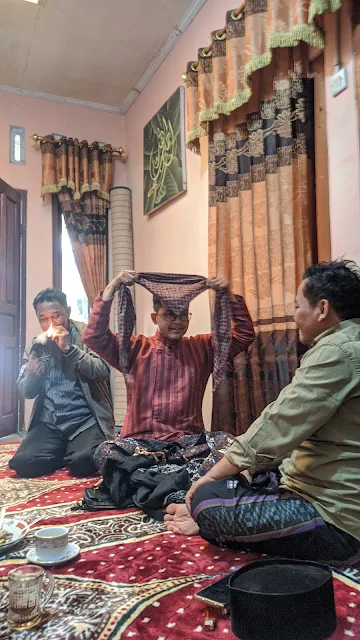 Ngaji Iket di Haul Karangtengah: Mencari Sanad Hingga Ngobrolin Blangkon yang Disalahpahami