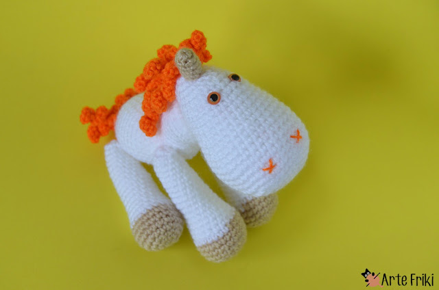 unicornio amigurumi arte friki unicorn amigurumi crochet doll ganchillo muñeco kawaii plushie handmade diy fantasy magic naranja orange 