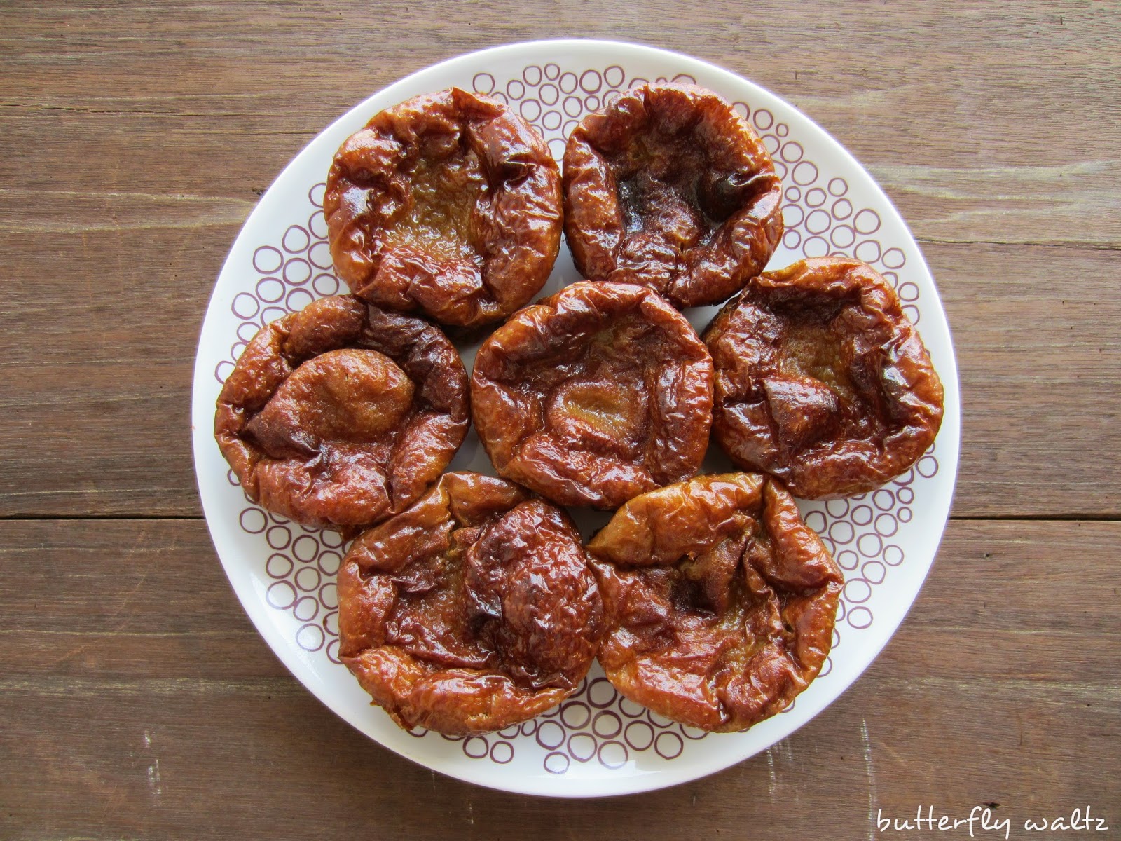 Waltzing butterflies: Deliciousness ~ kuih akok