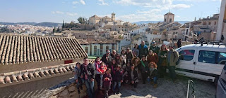 Los asistentes al blogtrip en la Plaza del Castillo.