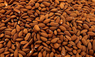 8 Foods That Ensures Your Hair Grow Faster, almonds