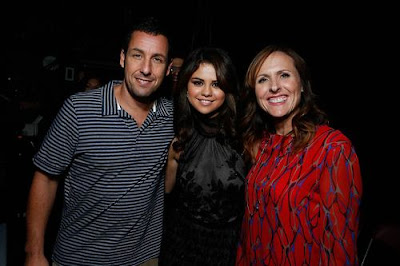 selena gomez with friends in night party