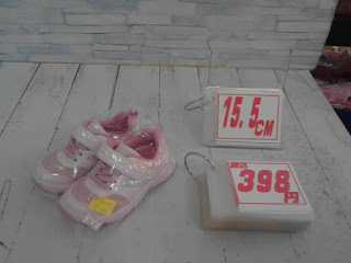 中古品　ピンク　スニーカー　１５.５㎝　３９８円