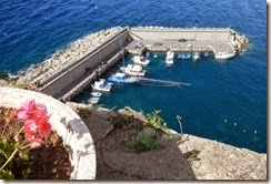 Blick vom Castello auf den kleinen Hafen von Scilla