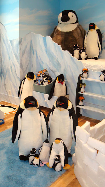 DECORACION CON PINGUINOS PARA DORMITORIO INFANTIL EXTREME MAKEOVER HOME EDITION PENGUIN BEDROOM DECOR via www.dormitorios.blogspot.com