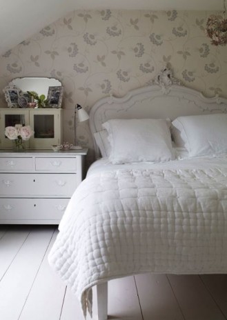wallpaper for bedrooms. The floral wallpaper creates a