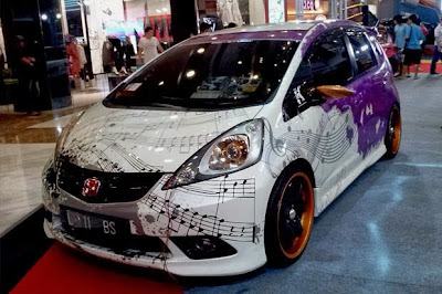 modifikasi mobil Honda all new jazz rs putih