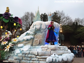 Frozen float in the parade at Disneyland Paris