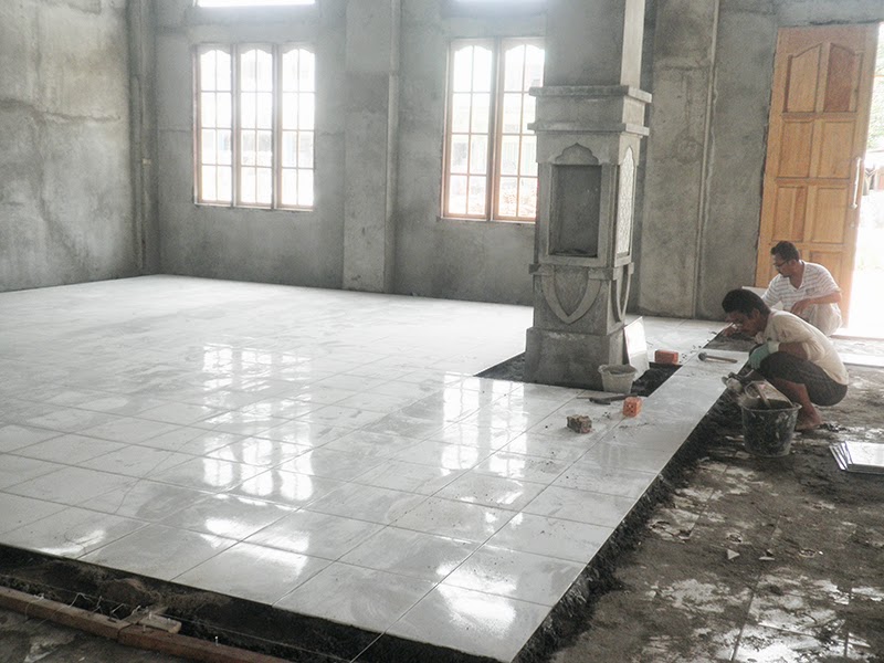  Masjid  Baitul Mukminin Kota Jambi Pemasangan Keramik  Lantai 