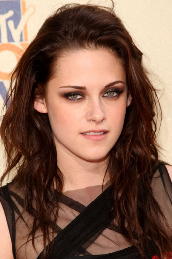 Kristen Stewart Smiling. kristen stewart haircut.