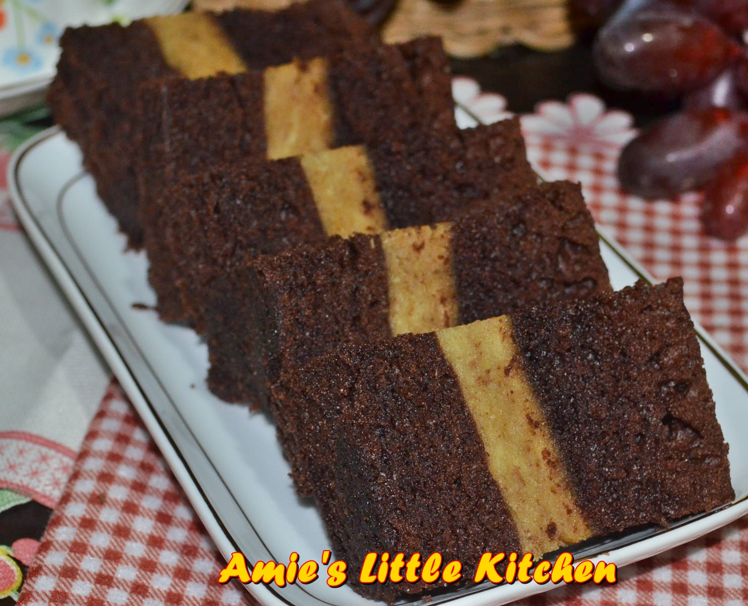 AMIE'S LITTLE KITCHEN: Kek Lapis Coklat Pisang Berkeju