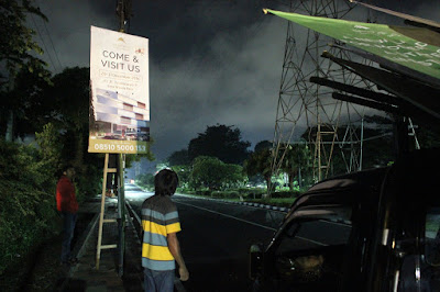 Jasa Pemasangan Vertical Banner di Batu