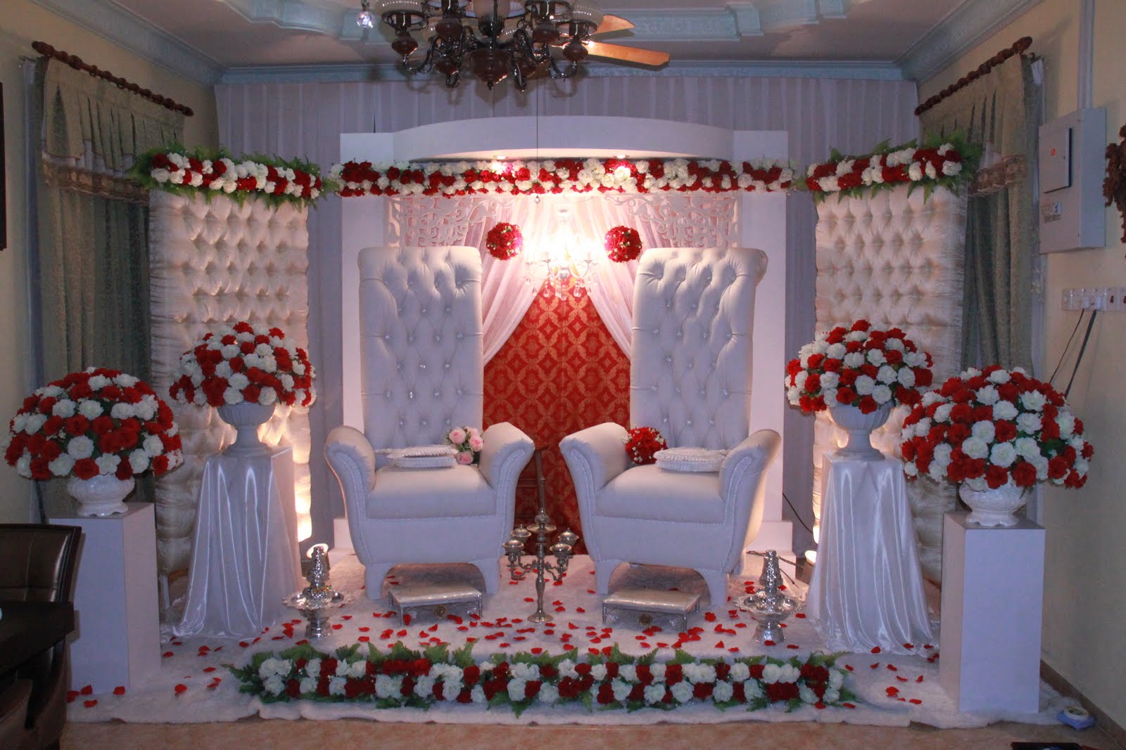 DE SARA BRIDAL BOUTIQUE Pelamin  Putih  Merah 