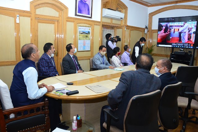 मुख्यमंत्री ने हिमाचल प्रदेश राज्य सहकारी बैंक की रोहड़ू शाखा के परिसर का लोकार्पण किया