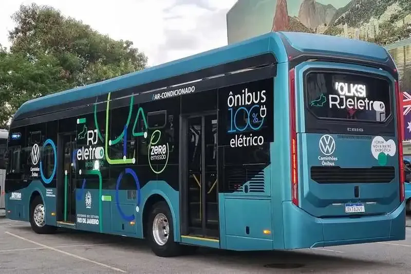 Visão traseira do novo ônibus elétrico Volkswagen e-Volksbus