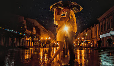 How to Have the Best Valentine’s Day Ever lovers man woman umbrella moon light kiss 