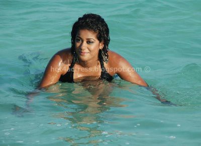 MUMAITH KHAN HOT BIKINI