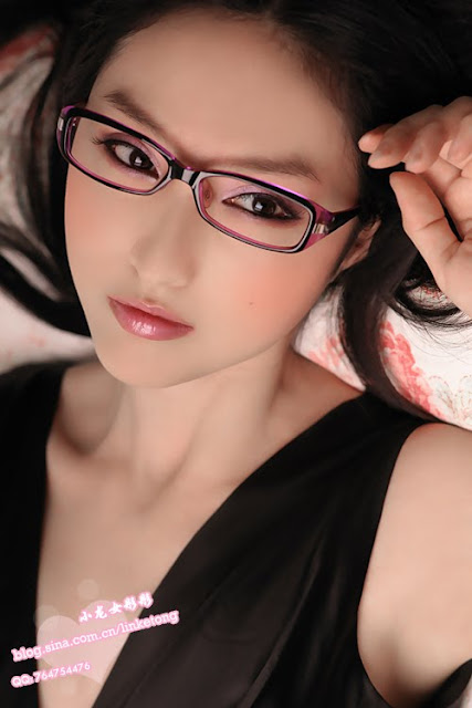 Lin Ketong : Beautiful Chinese Glasses Girl