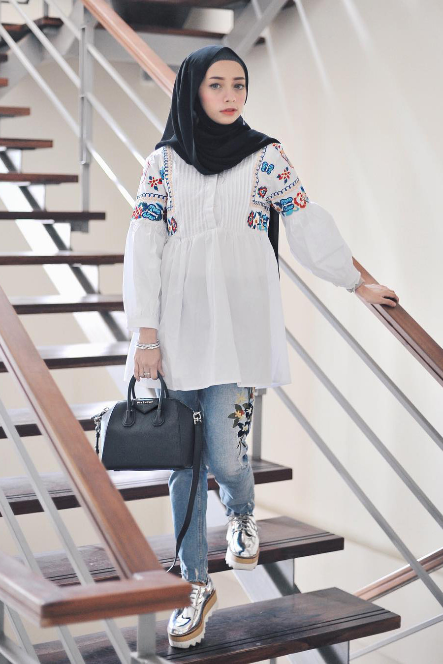 OOTD Hijab Casual Ke Kampus Biar Tampil Cantik Dan Kece Dzargon