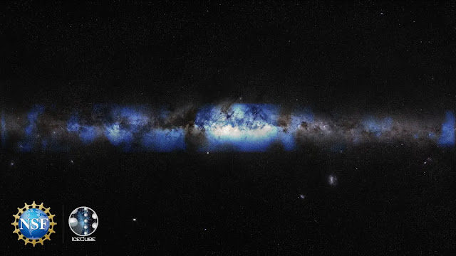 Mapa da Via Láctea na luz visível e através dos neutrinos -em azul- - NSF - IceCube