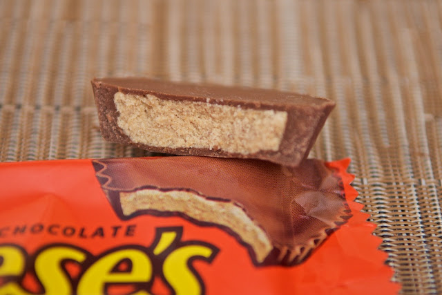 USA - American Junk Food - Peanut Butter Cups Reese's - Chocolate - Chocolat au lait - Milk Chocolate - Chocolat - Dessert - Peanut Butter - Heshey's - Peanut Butter - Cacahuète - American food - Avis Peanut Butter Cups Reese's - Review - Beurre de cacahuète - Snack - Candy