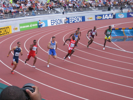  Lari  sprint  100 meter KUMPULAN ARTIKEL OLAHRAGA