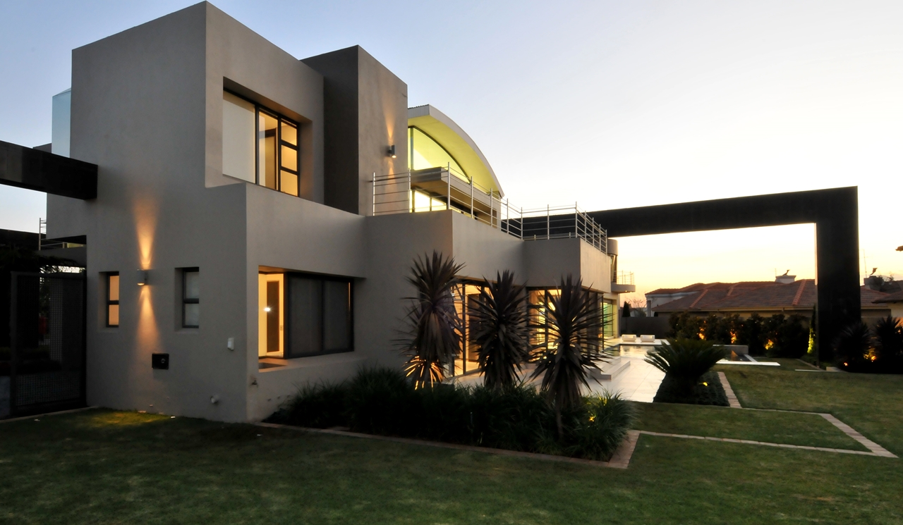 Huge Modern  Home  In Hollywood Style By Nico van der Meulen 